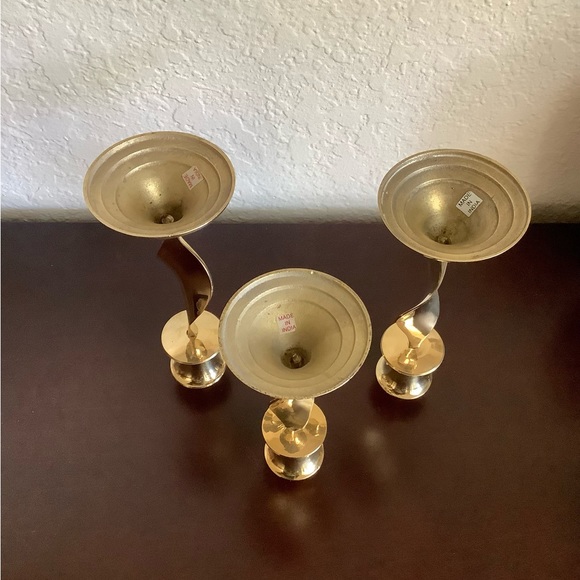 VINTAGE SET OF 3 BRASS CANDLESTICK HOLDERS - GOLD - Picture 5 of 7